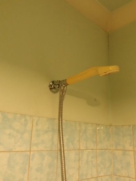 douchette accrochée